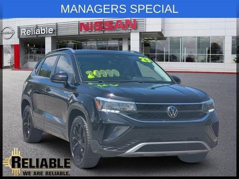 Used 2023 Volkswagen Taos SE w/ Panoramic Sunroof Package FWD image 1