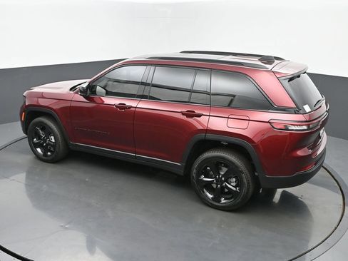 New 2025 Jeep Grand Cherokee Limited w/ Luxury Tech Group II image 40