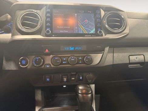 Used 2021 Toyota Tacoma TRD Sport AWD/4WD image 12