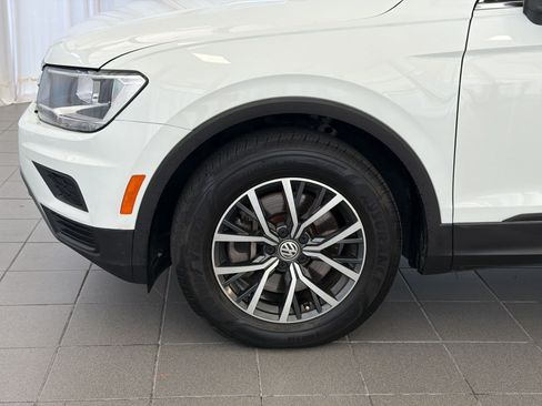 Used 2019 Volkswagen Tiguan SE w/ Panoramic Sunroof Package AWD/4WD image 12