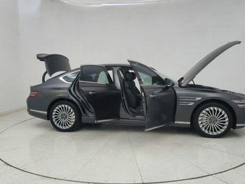 Used 2024 Genesis G80 image 71