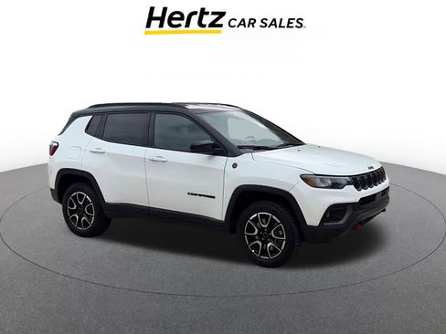 Used 2025 Jeep Compass Trailhawk image 1