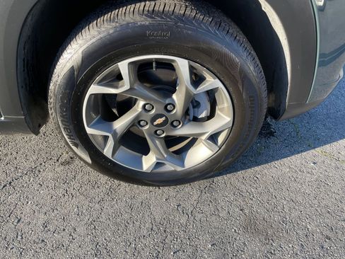 Used 2025 Chevrolet Trax LT image 31