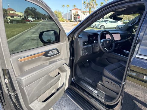 Used 2025 Chevrolet Tahoe High Country image 19