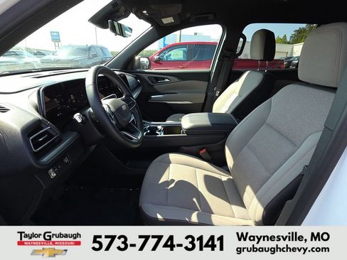 Used 2026 Chevrolet Traverse LT w/ Driver Confidence Package FWD image 15
