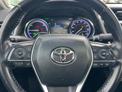 Used 2020 Toyota Camry XLE w/ Sunroof Package image 20