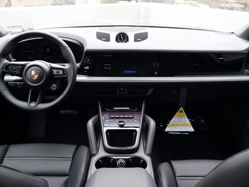 New 2026 Porsche Cayenne image 21