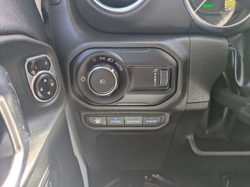 Used 2023 Jeep Wrangler Unlimited Sahara w/ Cold Weather Group AWD/4WD image 18