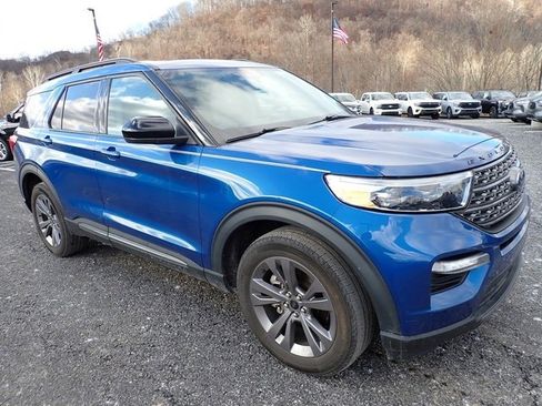 Used 2022 Ford Explorer XLT w/ Equipment Group 202A image 7