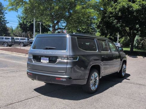 Used 2023 Jeep Grand Wagoneer L Series II w/ Premium Group II AWD/4WD image 3