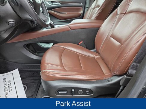Used 2021 Buick Enclave Avenir w/ Avenir Technology Package AWD/4WD image 18