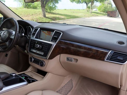 Used 2015 Mercedes-Benz ML 350 2WD w/ Premium 1 Package image 23