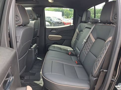 Used 2025 GMC Canyon Denali AWD/4WD image 21
