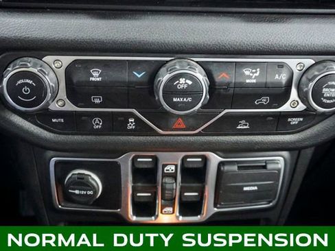 Used 2025 Jeep Gladiator Sport image 14