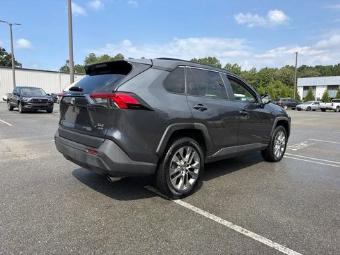 Used 2019 Toyota RAV4 XLE Premium w/ Cold Weather Package AWD/4WD image 5