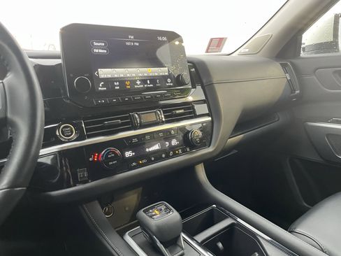 Used 2024 Nissan Pathfinder SL w/ SL Premium Package image 23