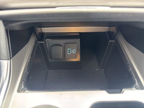 Used 2023 Ford Explorer XLT w/ Equipment Group 202A AWD/4WD image 36