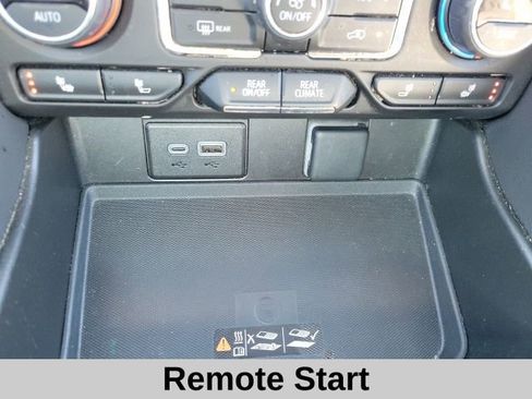 Used 2024 Chevrolet Suburban LT image 8