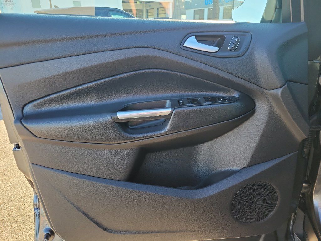 Certified 2018 Ford Escape SE w/ SE Sport Appearance Package AWD/4WD image 15