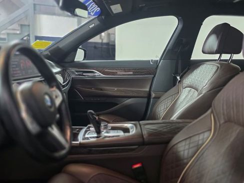 Used 2021 BMW 750i xDrive w/ Luxury Rear Seating Package image 16