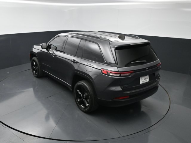 Used 2023 Jeep Grand Cherokee Altitude AWD/4WD image 23