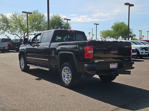 Used 2016 GMC Sierra 2500 Denali w/ Duramax Plus Package AWD/4WD image 8
