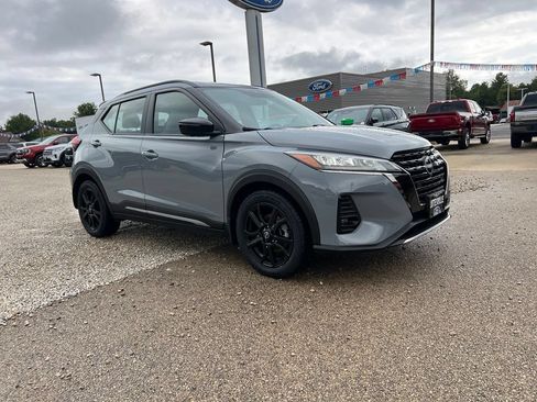 Used 2024 Nissan Kicks SR w/ SR Premium Package FWD image 2