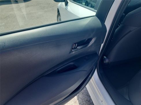 Used 2022 Toyota Corolla LE FWD image 15