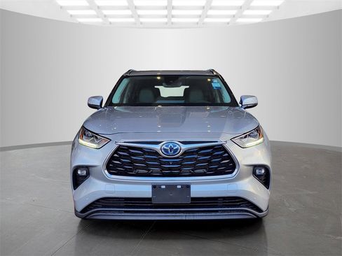 Used 2023 Toyota Highlander Limited image 2