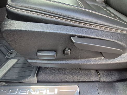 Used 2020 GMC Canyon Denali image 19
