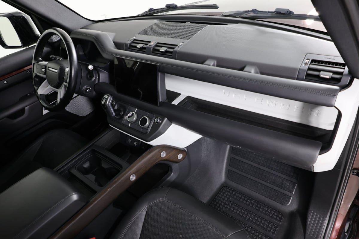 Used 2023 Land Rover Defender 130 First Edition AWD/4WD image 32