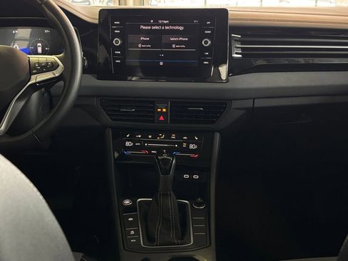 Used 2025 Volkswagen Jetta SE image 21