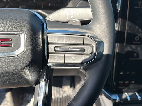 Certified 2025 GMC Acadia Elevation w/ Elevation Premium Package image 17