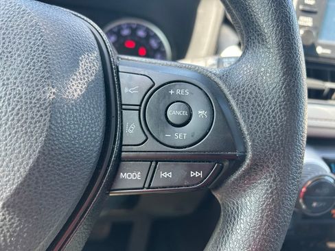 Used 2020 Toyota RAV4 XLE w/ Convenience Package FWD image 20