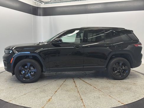 Certified 2024 Jeep Grand Cherokee Altitude AWD/4WD image 6