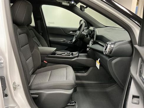 New 2027 Chevrolet Equinox LT w/ Safety and Technology Package AWD/4WD image 30