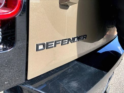 Used 2025 Land Rover Defender 110 X-Dynamic SE image 27
