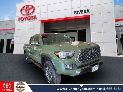 Used 2021 Toyota Tacoma TRD Off-Road w/ TRD Premium Off Road Package AWD/4WD image 2
