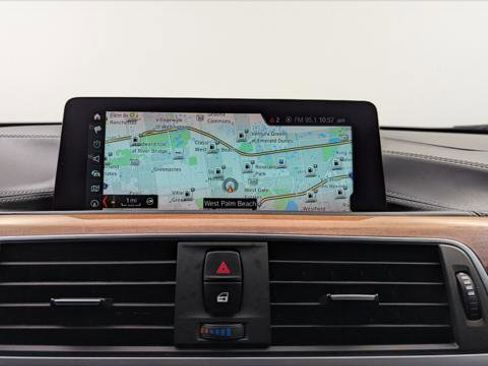 Used 2020 BMW M4 Convertible w/ Competition Package image 28