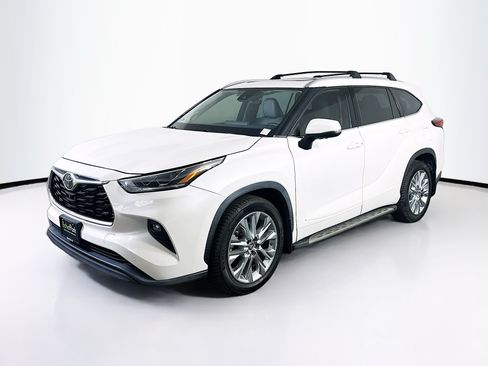 Used 2021 Toyota Highlander Limited AWD/4WD image 3