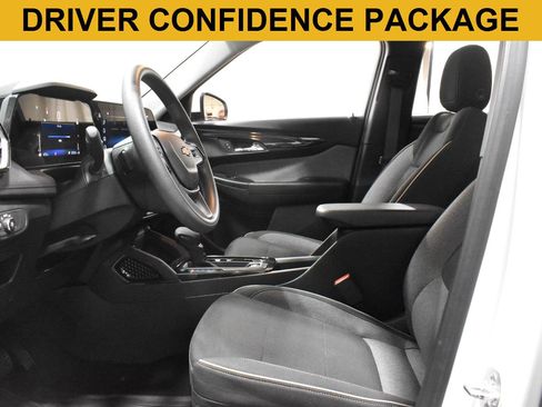 Used 2024 Chevrolet TrailBlazer LT w/ Driver Confidence Package FWD image 4