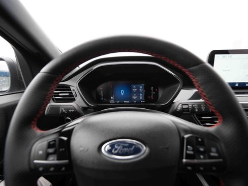 Used 2025 Ford Escape ST-Line w/ Cold Weather Package image 15