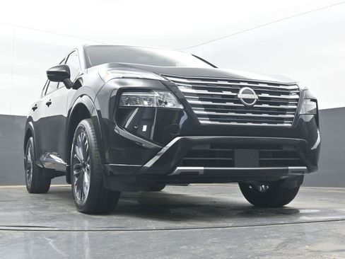 Certified 2025 Nissan Rogue Platinum w/ Tech Package image 23