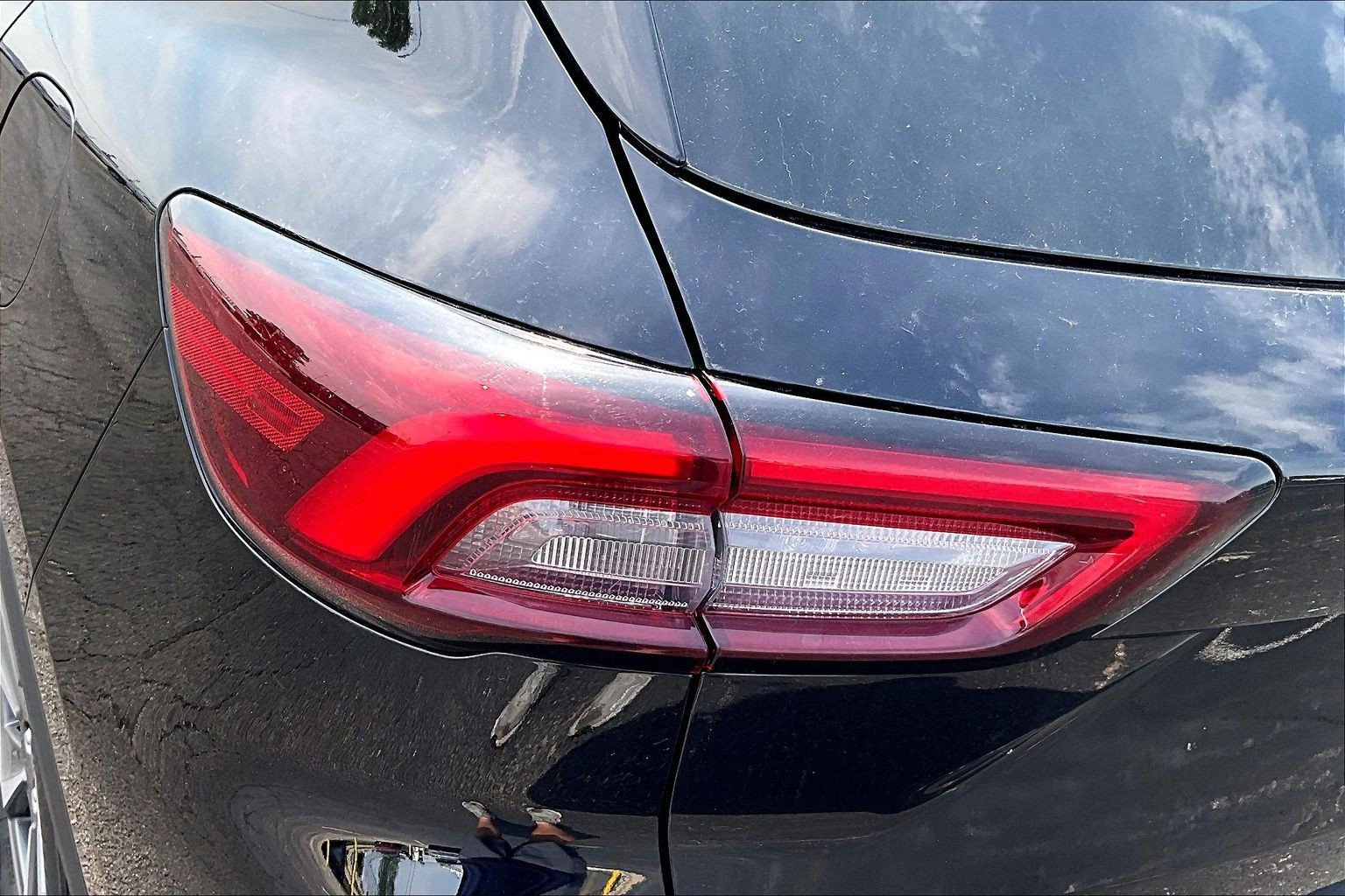 Certified 2025 Ford Escape Platinum AWD/4WD image 28