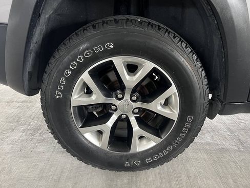 Used 2016 Jeep Cherokee Trailhawk AWD/4WD image 27