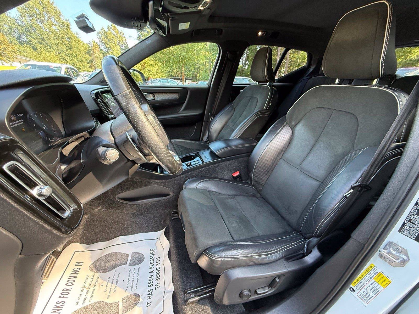 Used 2019 Volvo XC40 T5 R-Design AWD/4WD image 19