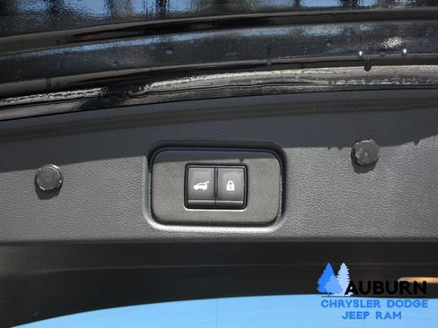 Used 2024 Nissan Pathfinder SL AWD/4WD image 7