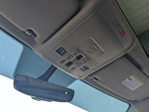 Used 2021 Volkswagen Atlas SE w/ Panoramic Sunroof Package FWD image 33