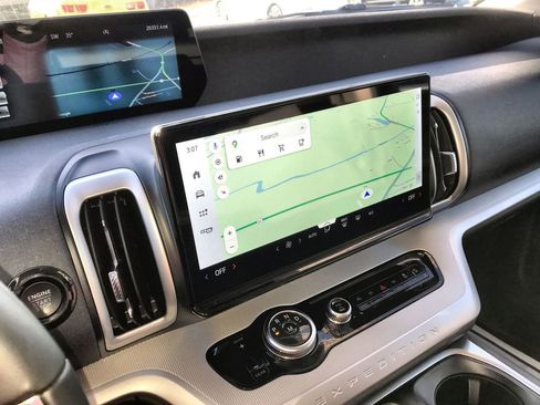 Used 2025 Ford Expedition Active image 18