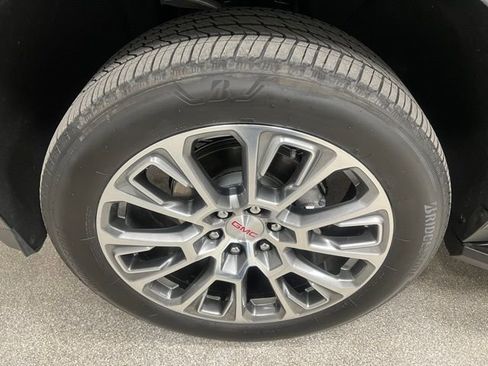 Used 2025 GMC Yukon XL Denali image 15